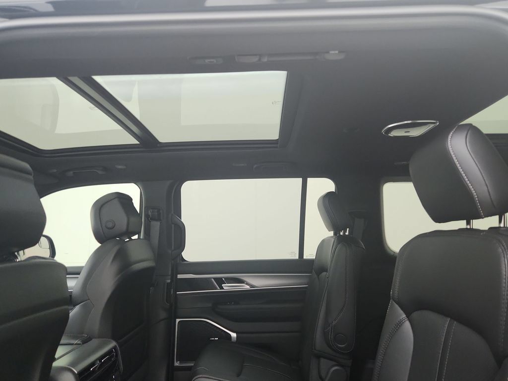 New 2026 Jeep Grand Wagoneer L 4WD w/ Premium Group I image 29