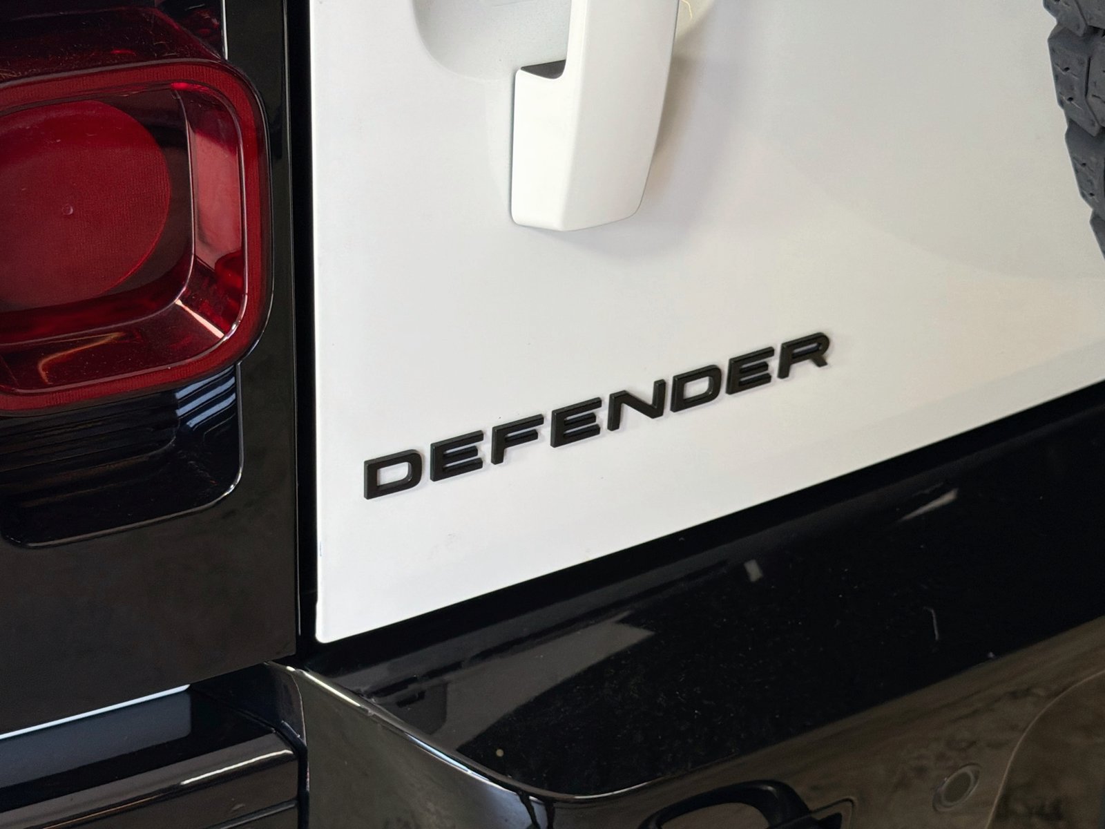 Used 2024 Land Rover Defender 90 X-Dynamic SE AWD/4WD image 28