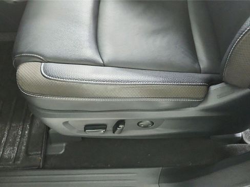 Used 2024 Nissan Pathfinder SL image 11