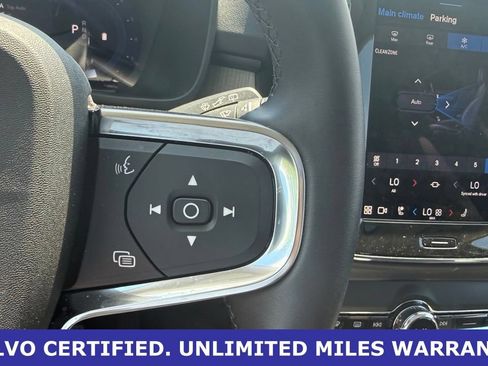Certified 2025 Volvo XC40 B5 Plus AWD/4WD image 22