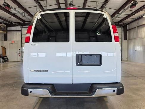 Used 2025 Chevrolet Express 3500 LT w/ LT Preferred Equipment Group RWD image 4