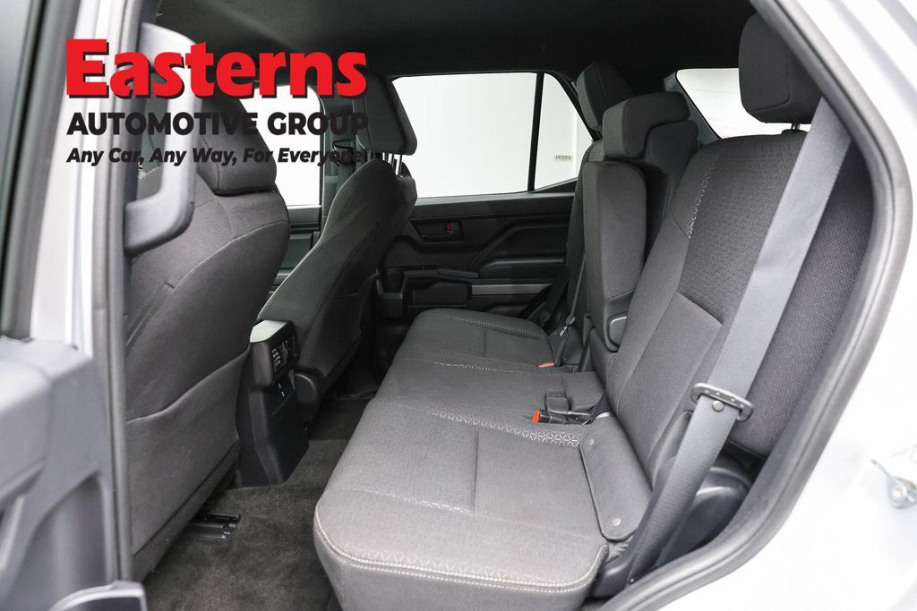 Used 2025 Toyota 4Runner SR5 AWD/4WD image 23