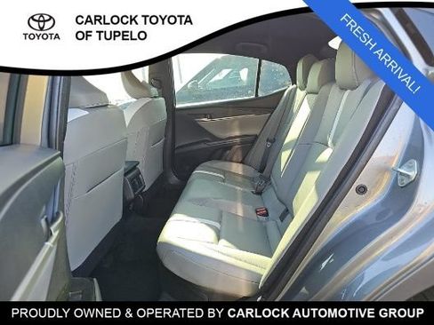 Used 2025 Toyota Camry SE w/ Convenience Package FWD image 9