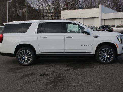 New 2026 GMC Yukon XL Denali w/ Sun & Power Step Package AWD/4WD image 8