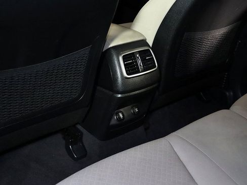 Used 2018 Kia Sorento LX image 27