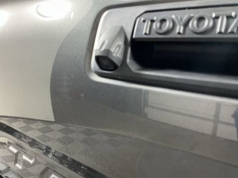 Used 2019 Toyota Tacoma SR5 AWD/4WD image 8