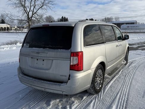Used 2011 Chrysler Town & Country Limited w/ Trailer Tow Group image 4