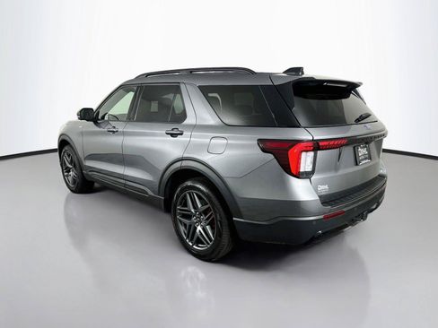 Used 2025 Ford Explorer ST-Line w/ ST-Line Street Pack AWD/4WD image 10
