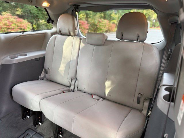 Used 2015 Toyota Sienna XLE w/ XLE Navigation Package FWD image 39