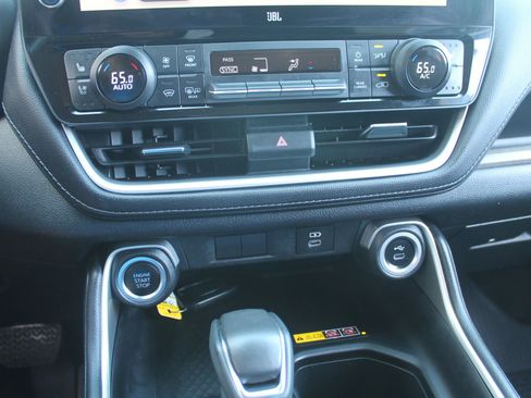 Used 2024 Toyota Grand Highlander AWD image 10