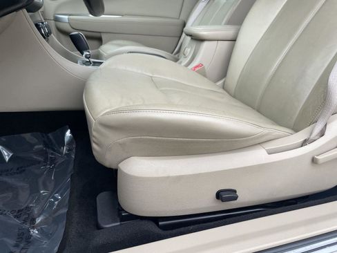 Used 2013 Chrysler 200 Limited image 4