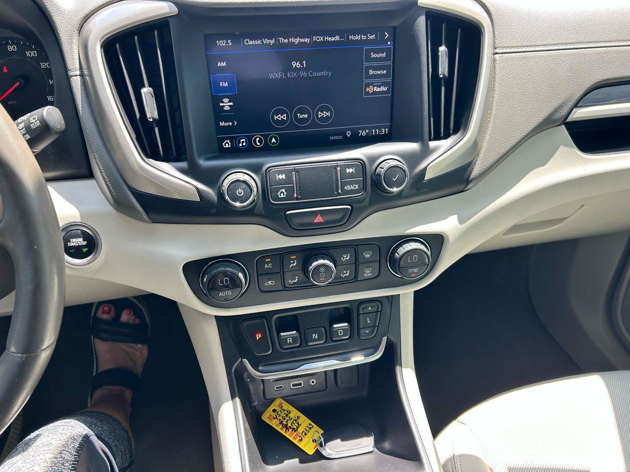 Used 2020 GMC Terrain Denali w/ Denali Premium Package FWD image 4