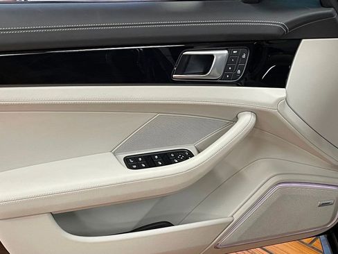 Used 2022 Porsche Panamera 4S w/ Premium Package image 19