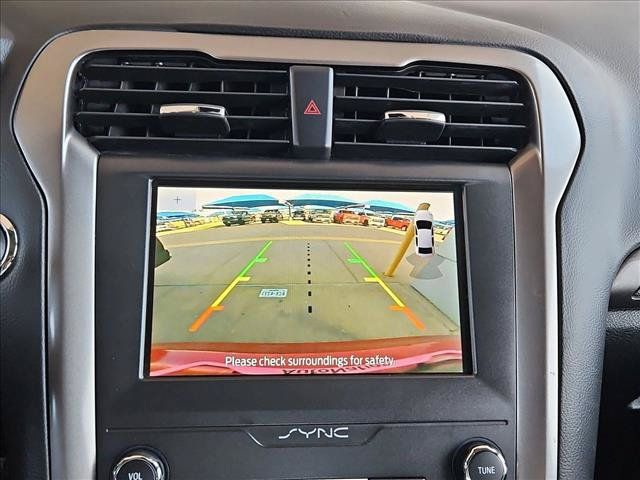 Used 2020 Ford Fusion SE FWD image 14