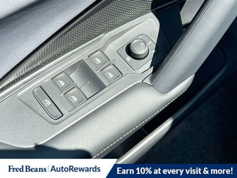 New 2025 Volkswagen Tiguan SE image 15