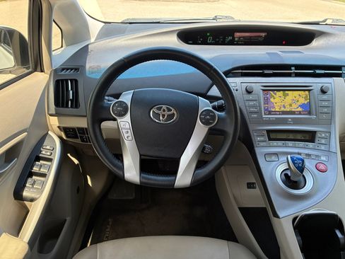 Used 2014 Toyota Prius Five FWD image 10