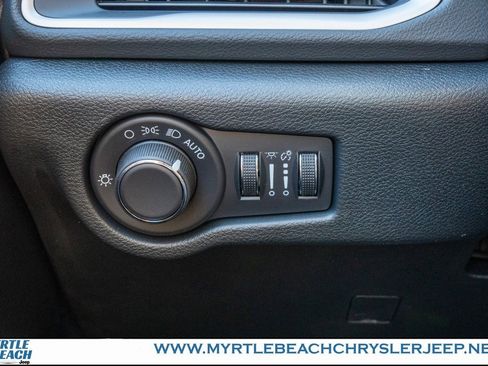 New 2026 Chrysler Voyager LX image 29