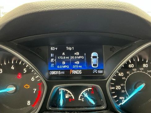 Used 2019 Ford Escape SE FWD image 6