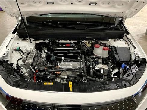 Used 2025 Mercedes-Benz EQB 300 4MATIC image 12