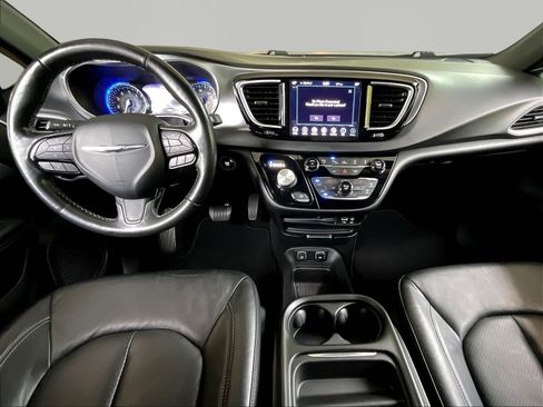 Used 2019 Chrysler Pacifica Touring-L w/ Advanced Safetytec Group FWD image 7