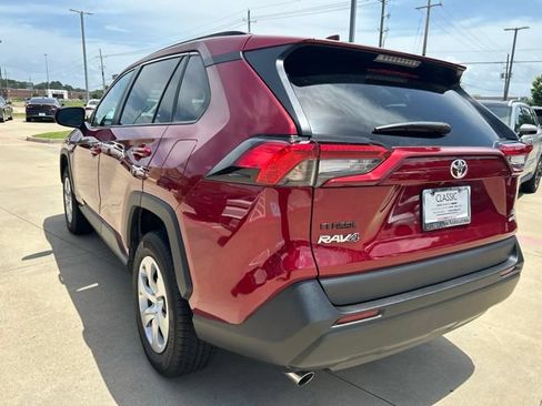 Used 2021 Toyota RAV4 LE AWD/4WD image 6