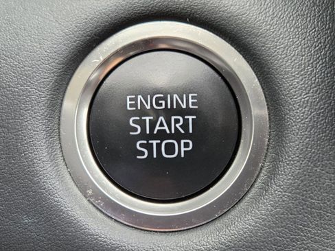 Used 2025 Toyota Highlander LE FWD image 22