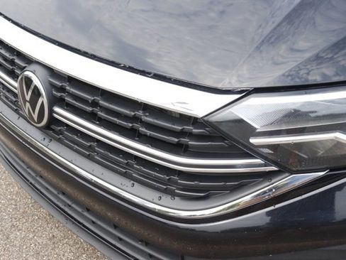 Used 2022 Volkswagen Jetta SE w/ Panoramic Sunroof Package image 10