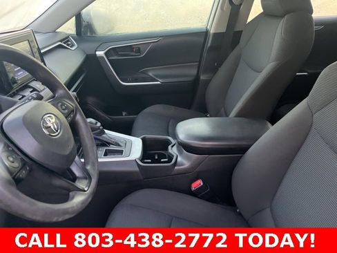 Used 2022 Toyota RAV4 LE image 9