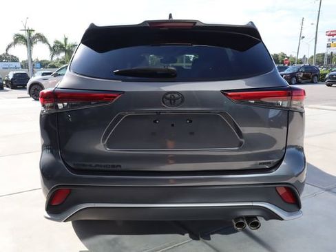 Used 2023 Toyota Highlander XSE FWD image 5