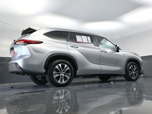 Used 2023 Toyota Highlander XLE image 21