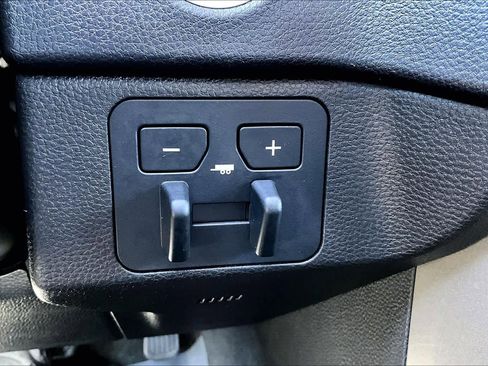 Used 2023 Toyota Tundra SR5 w/ SR5 Convenience Package AWD/4WD image 34