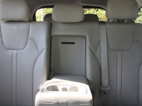 Certified 2023 Kia Sorento S w/ Panoramic Sunroof Package FWD image 57