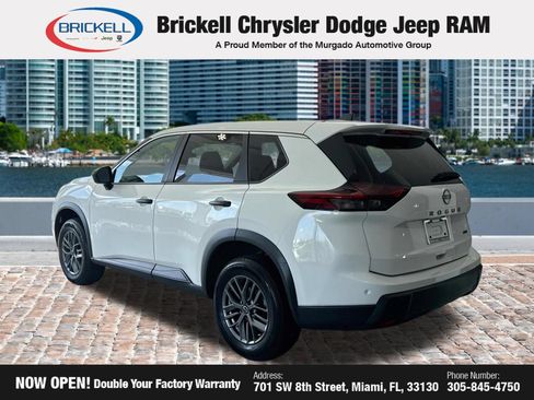 Used 2024 Nissan Rogue S AWD/4WD image 3