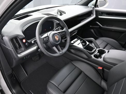 Certified 2026 Porsche Cayenne E-Hybrid AWD/4WD image 4