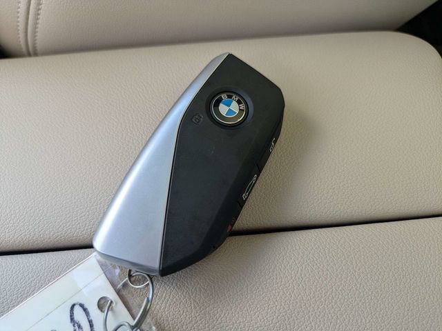 Used 2025 BMW iX xDrive50 w/ Premium Package AWD/4WD image 30