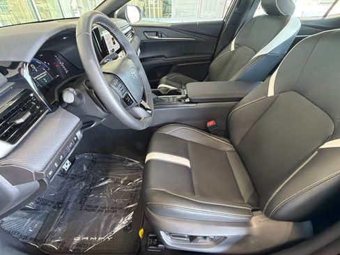 Used 2026 Toyota Camry Hybrid FWD image 20