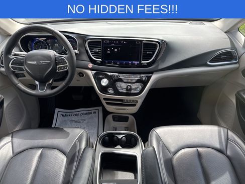 Used 2023 Chrysler Pacifica Touring-L FWD image 18