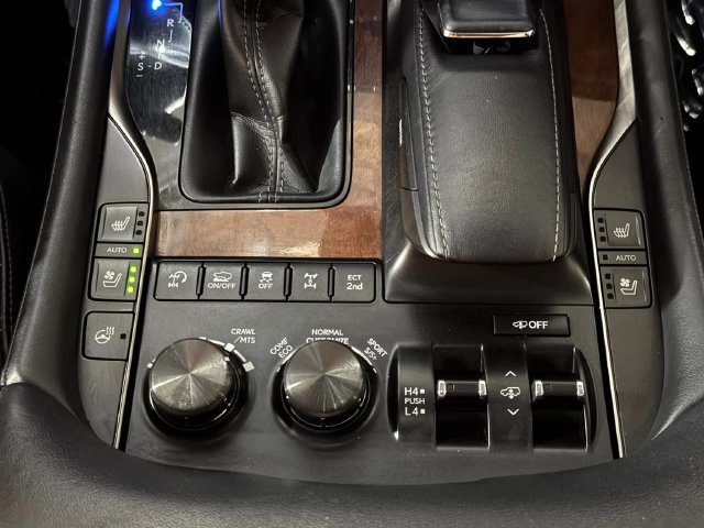 Used 2019 Lexus LX 570 4WD w/ Luxury Package image 20