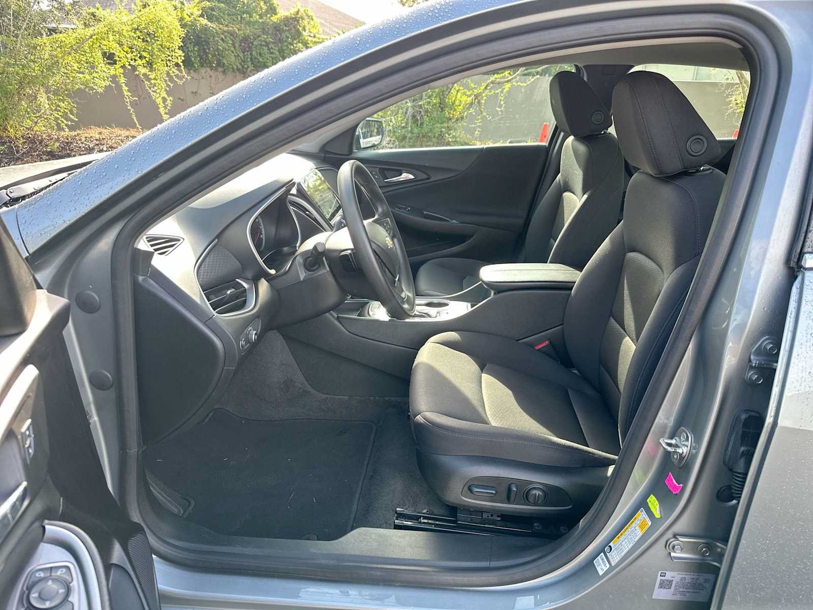 Certified 2025 Chevrolet Malibu LT FWD image 2