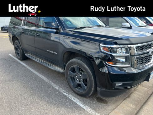 Used 2019 Chevrolet Suburban LT image 1