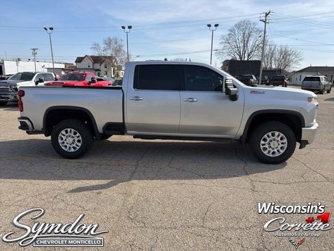 Used 2020 Chevrolet Silverado 2500 LTZ w/ LTZ Convenience Package AWD/4WD image 3