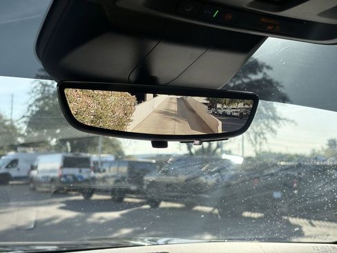 Used 2021 Cadillac Escalade ESV Premium Luxury image 19