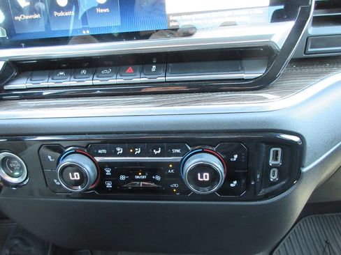 Certified 2022 Chevrolet Silverado 1500 LT AWD/4WD image 30