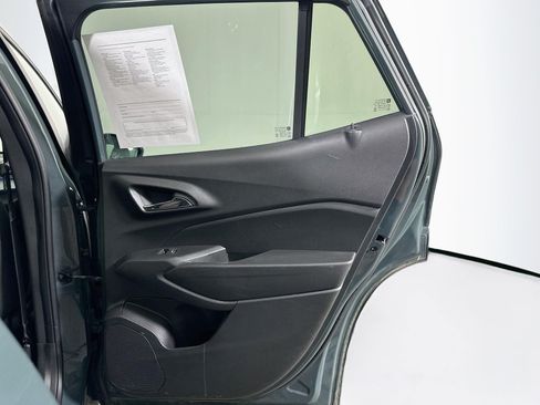 Used 2025 Chevrolet Trax LS w/ LS Convenience Package FWD image 29