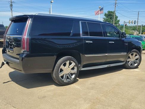 Used 2017 Cadillac Escalade ESV Luxury AWD/4WD image 11