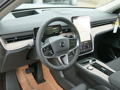 New 2025 Volvo EX90 Ultra image 13