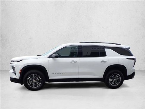 Used 2025 Chevrolet Traverse LT AWD/4WD image 2