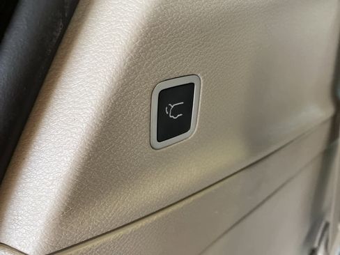 Used 2020 Chrysler Pacifica Limited image 35