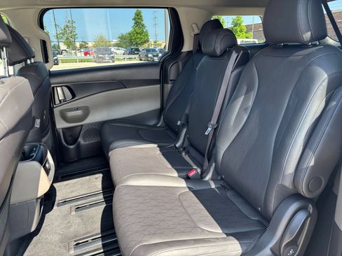 Used 2026 Kia Carnival FWD image 23