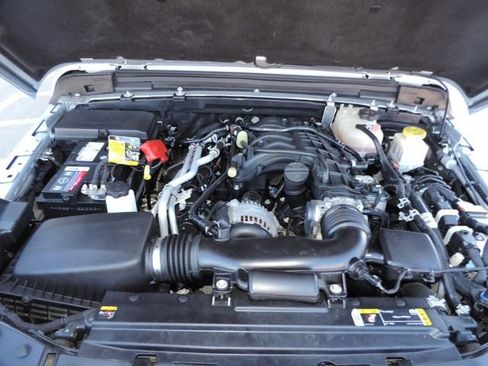 Used 2022 Jeep Gladiator Sport image 20